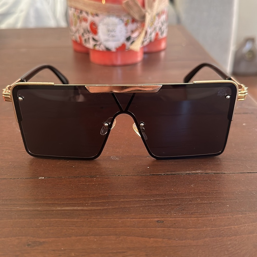 RARE GORGEOUS DESIGNER SUNGLASSES- oneinfinitegod